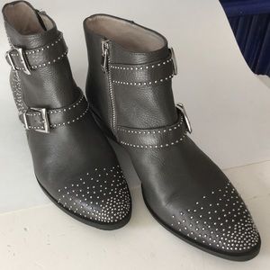 Women’s Vins Camuto boots.